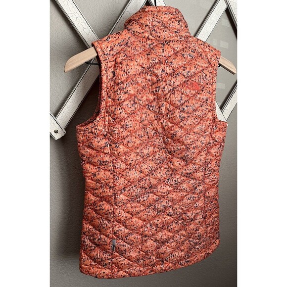 The North Face Women’s XS Thermoball Vest Pattern - Picture 5 of 10